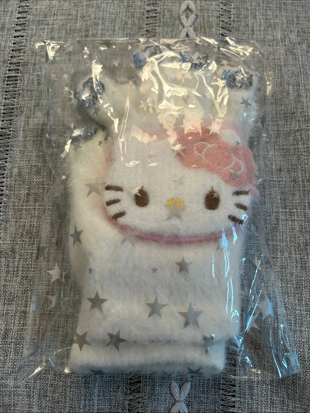 Hello Kitty White & Pink Kids Gloves with Gem Tips